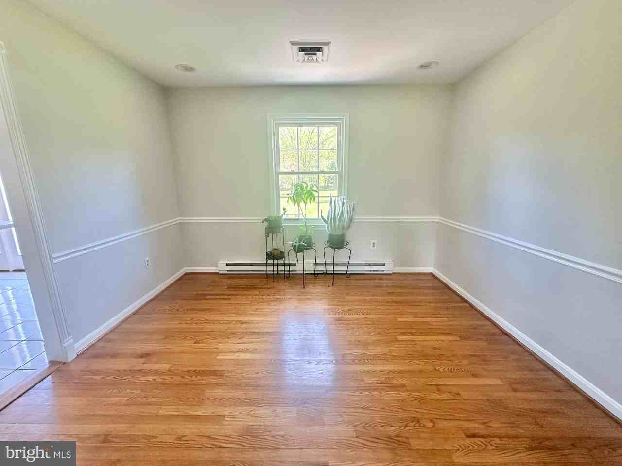 703 Kentland Dr - Photo 6 of 35