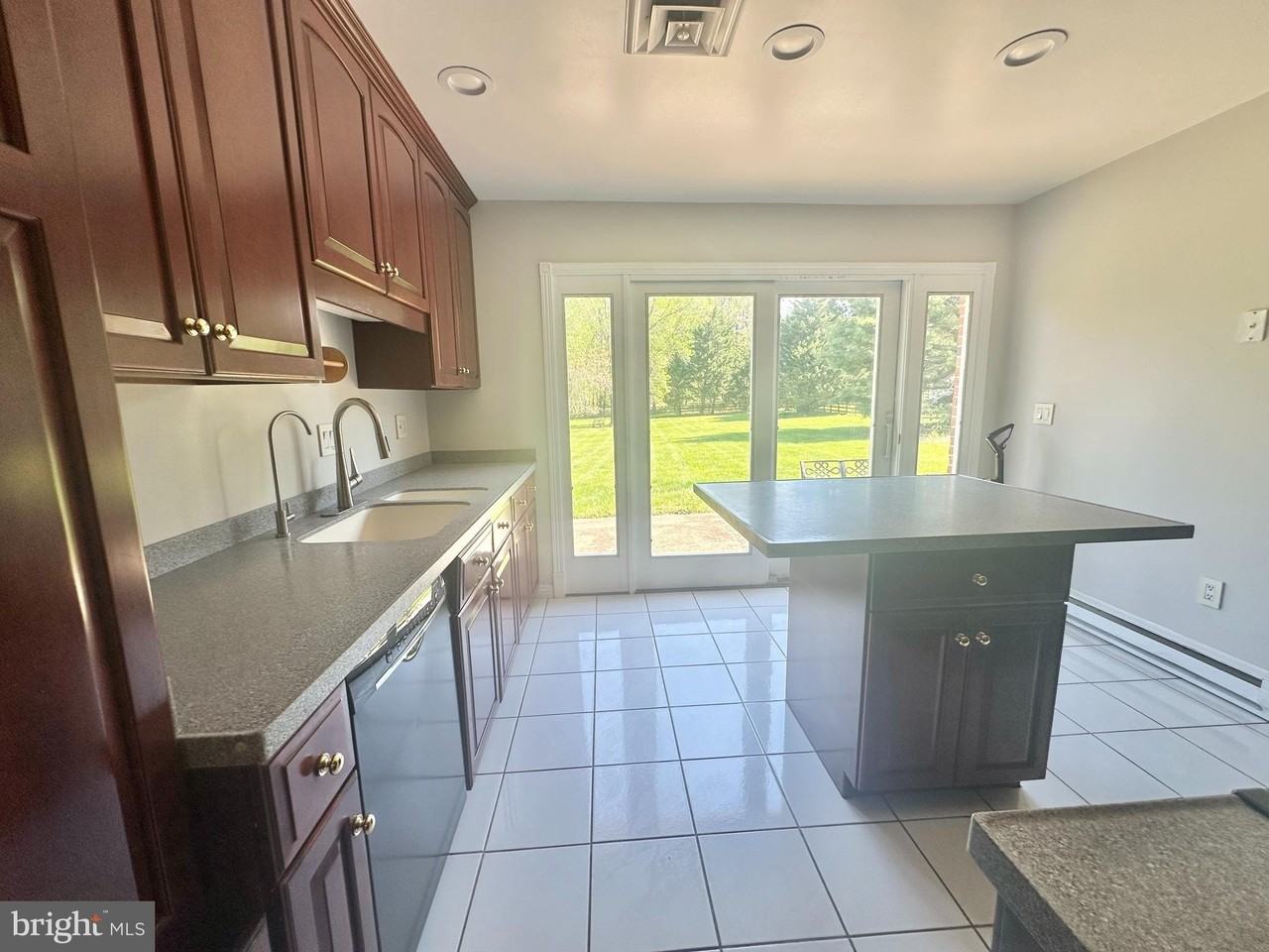 703 Kentland Dr - Photo 7 of 35