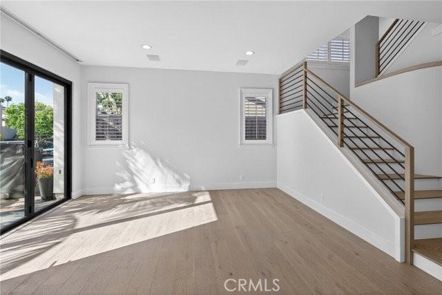 517 Fernleaf Ave - Photo 3 of 8