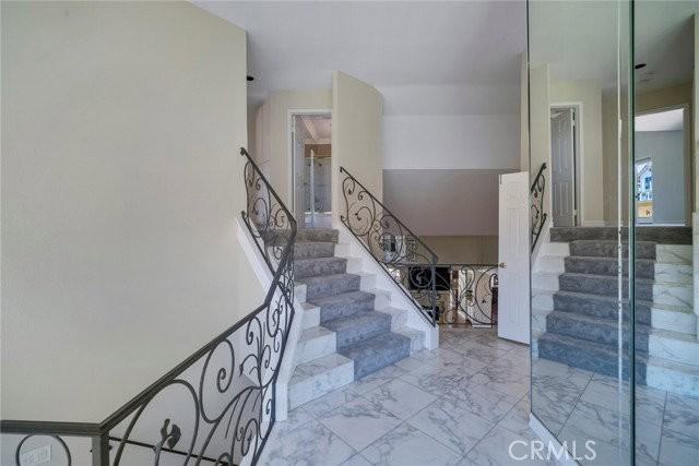 27 New York Ct - Photo 5 of 8