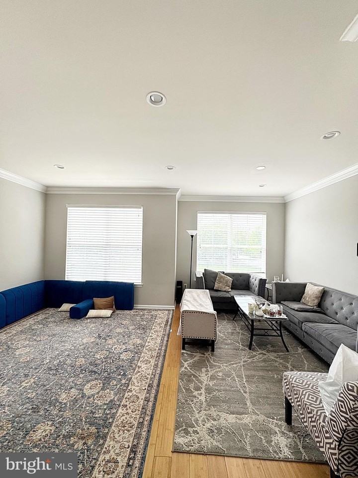 43632 Obrien Sq - Photo 3 of 9