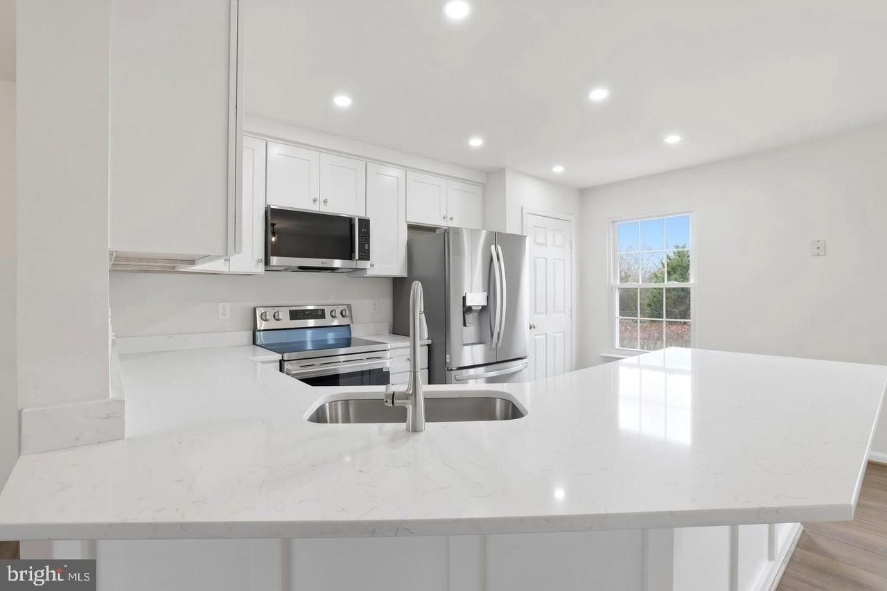 14275 Newbern Loop - Photo 4 of 34