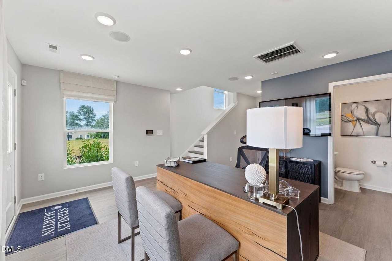 413 N Fisher St - Photo 2 of 9