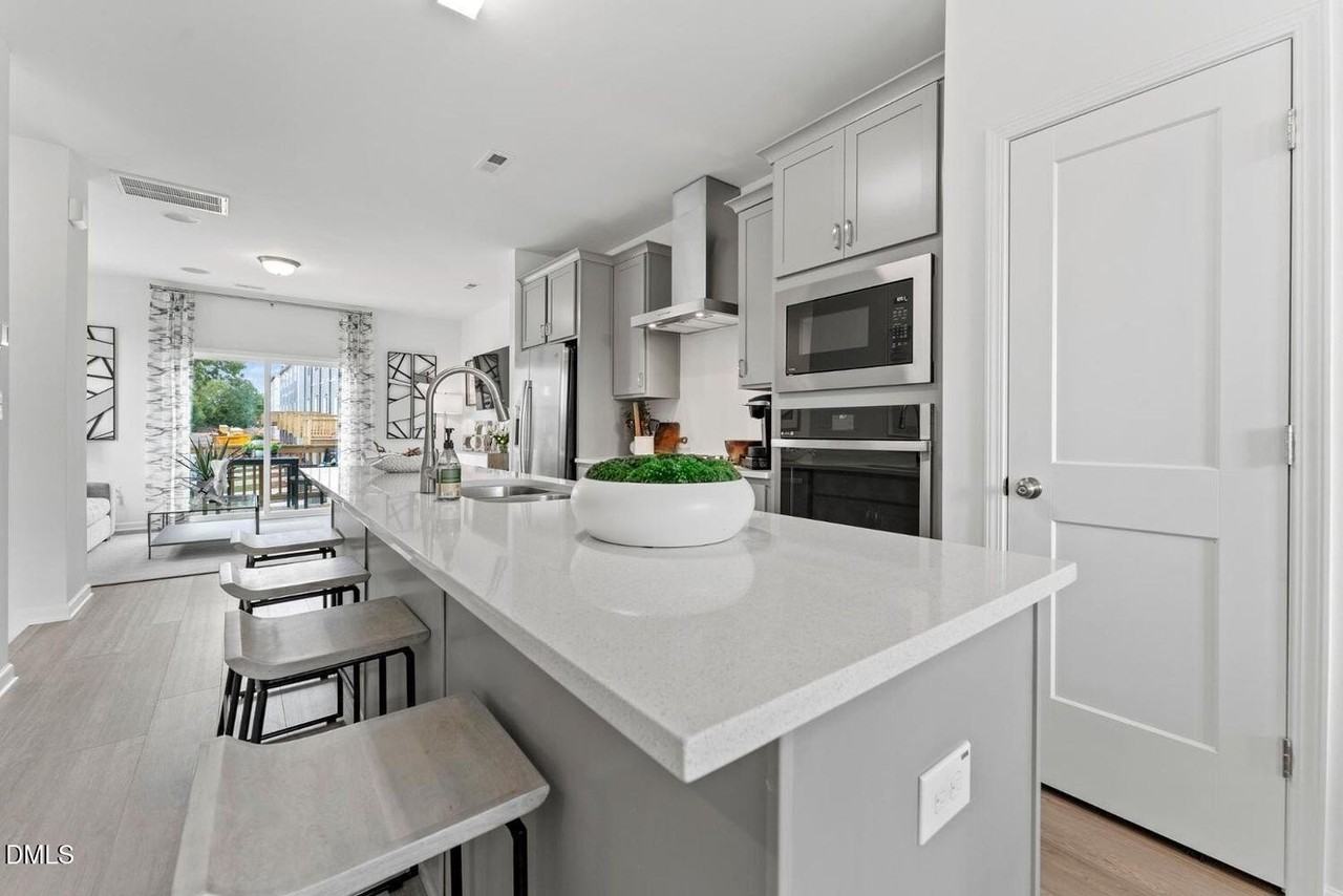 413 N Fisher St - Photo 3 of 9