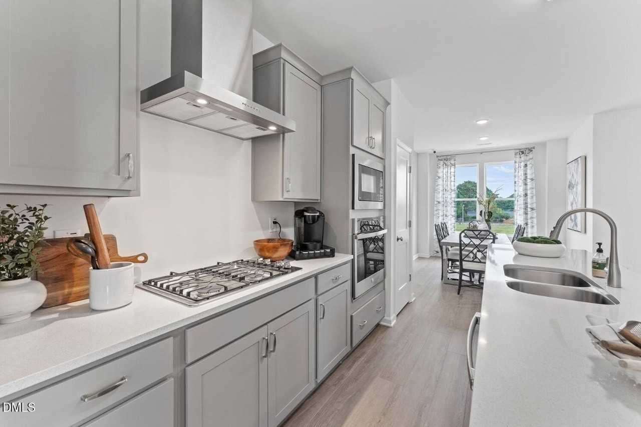 413 N Fisher St - Photo 5 of 9