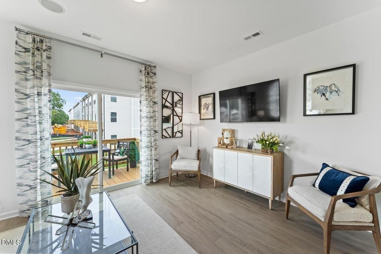 413 N Fisher St - Photo 6 of 9