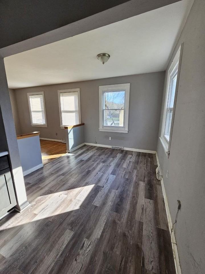 37 Mills Rd - Photo 4 of 10