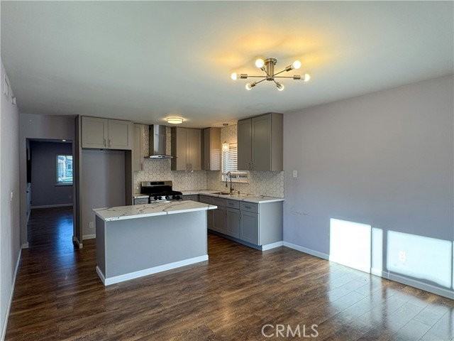 22908 Lull St - Photo 3 of 8