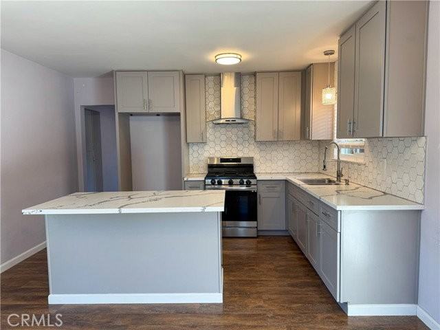 22908 Lull St - Photo 4 of 8