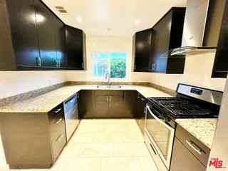 14744 Magnolia Blvd - Photo 5 of 8