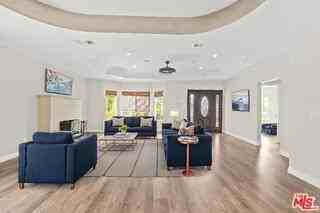 5027 Ledge Ave - Photo 2 of 8