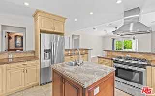 5027 Ledge Ave - Photo 7 of 8