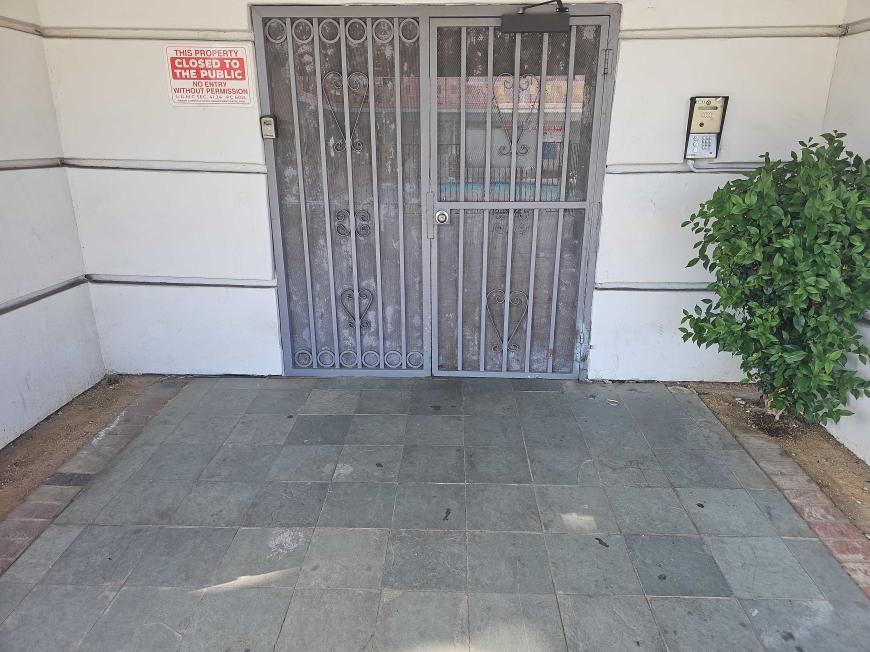 13139 Oxnard St - Photo 2 of 10