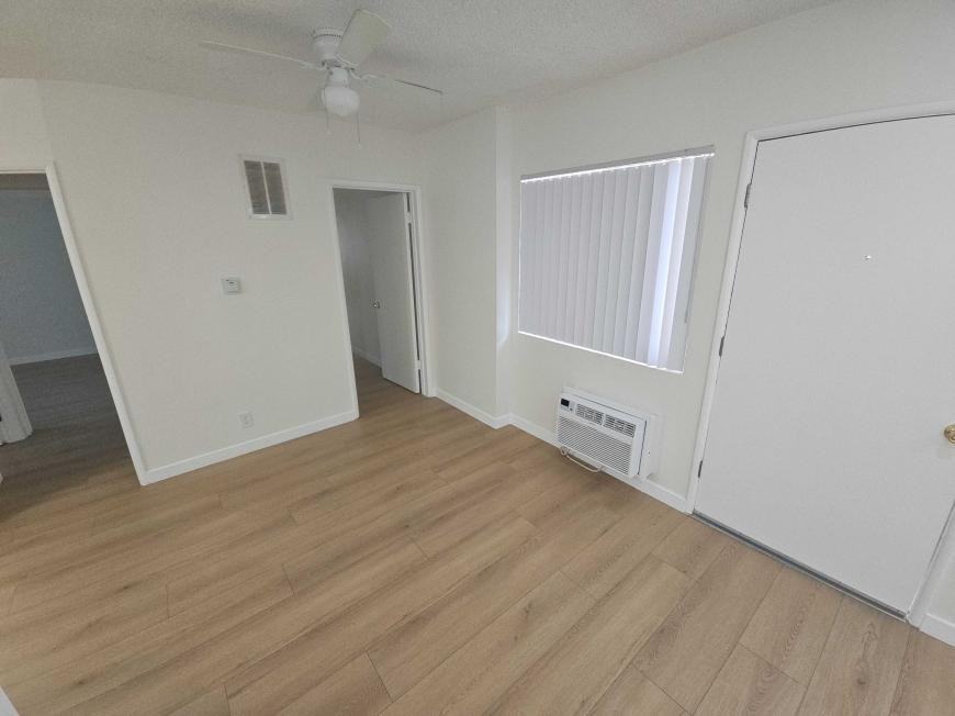 13139 Oxnard St - Photo 7 of 10