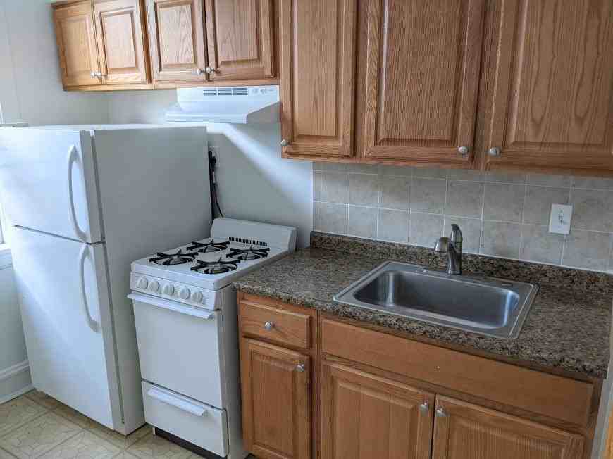 731 Hinman Ave - Photo 4 of 9