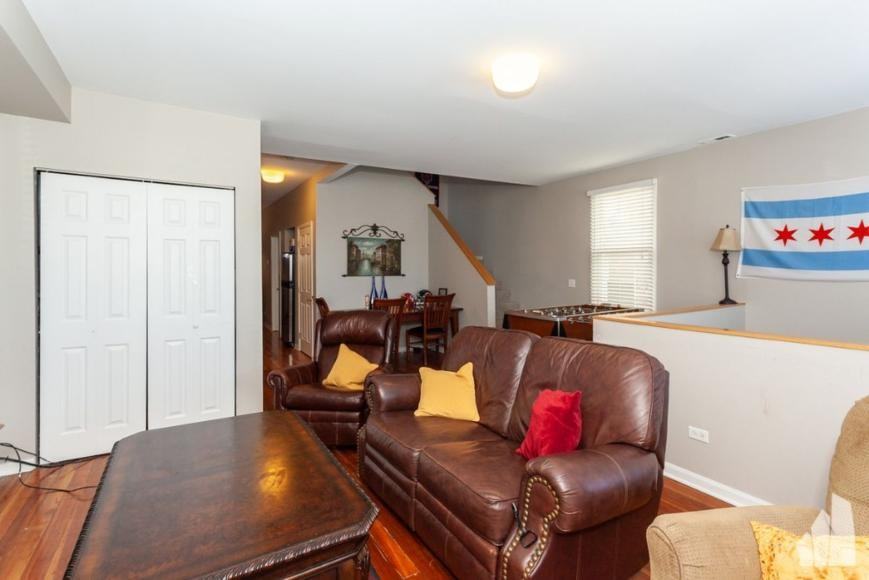 440 N Ashland Ave - Photo 6 of 10