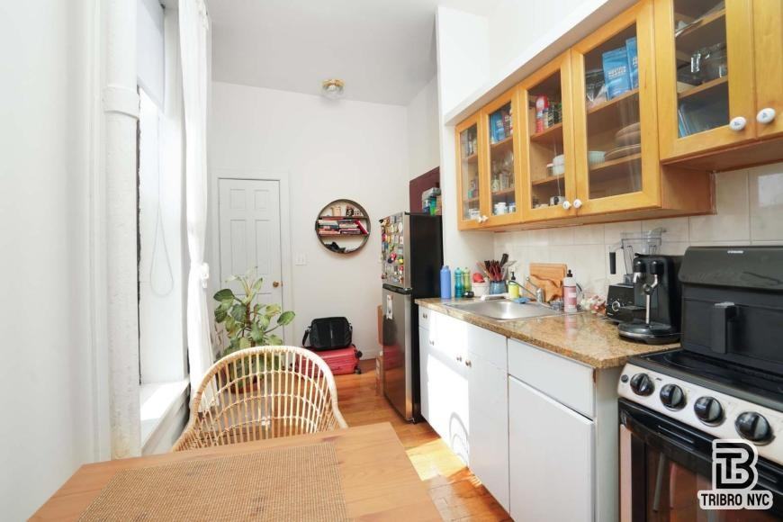 301 W 20th St - Photo 2 of 6