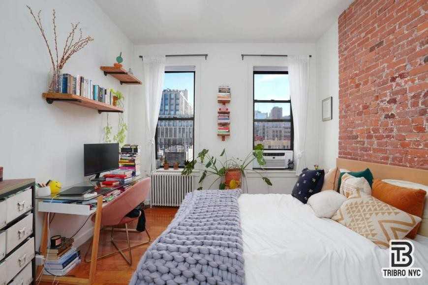 301 W 20th St - Photo 3 of 6