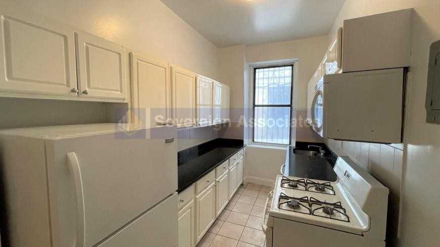 270 Fort Washington Ave - Photo 6 of 10