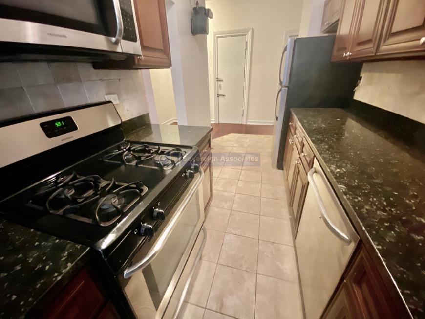 250 Fort Washington Ave - Photo 4 of 10