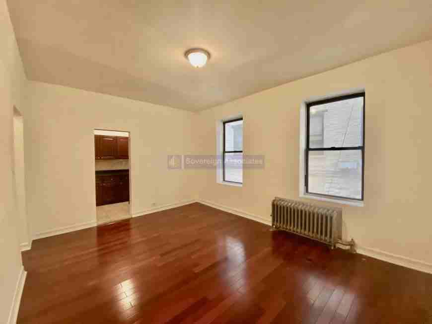 250 Fort Washington Ave - Photo 6 of 10