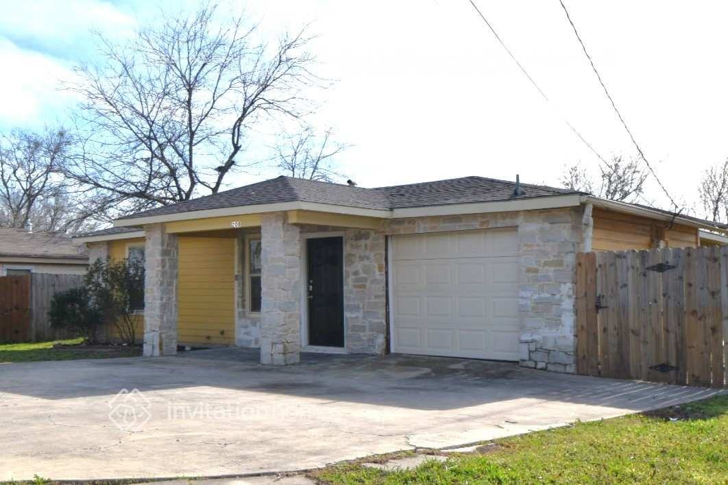 208 Ennis St - Photo 2 of 19