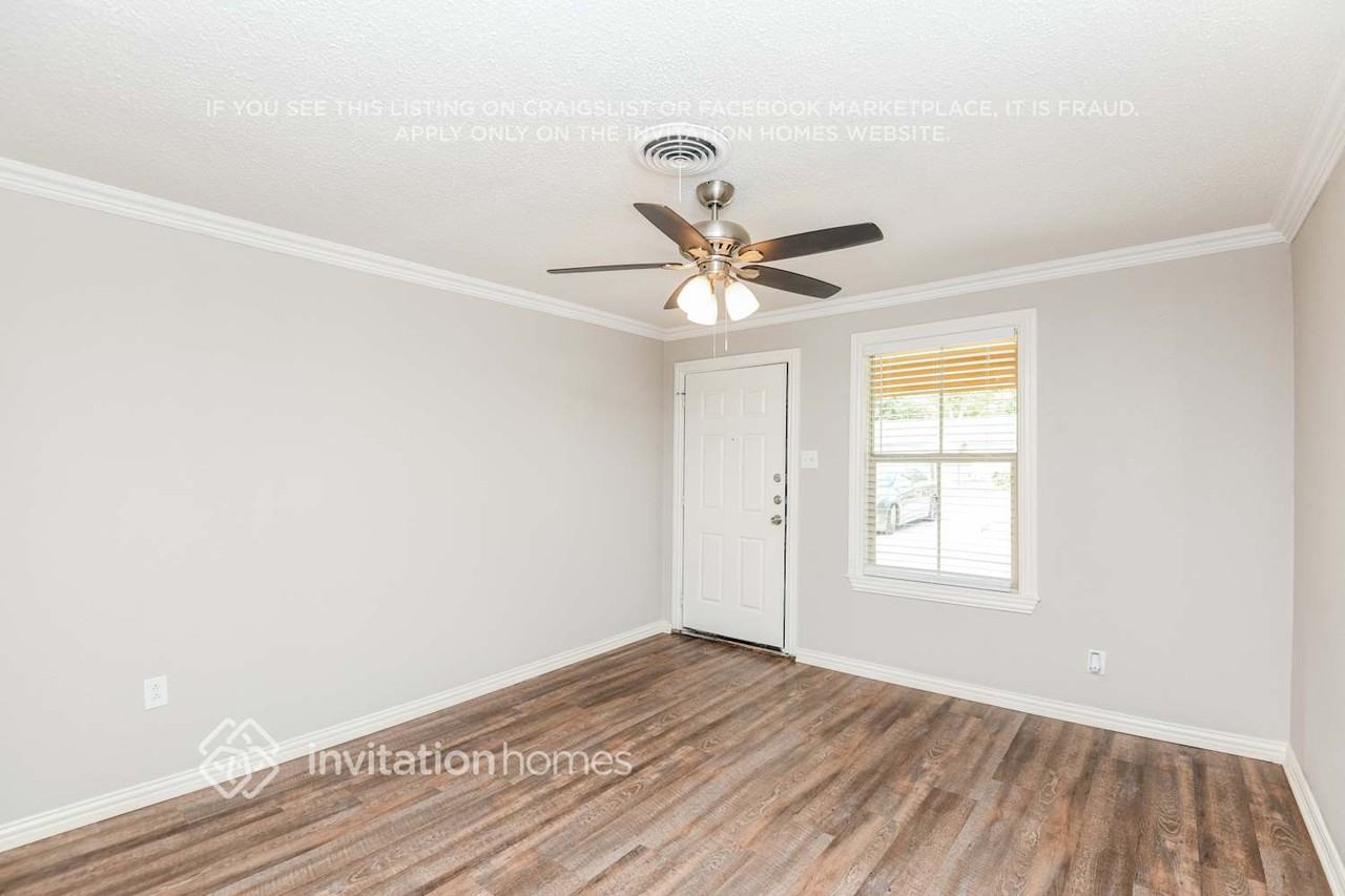 208 Ennis St - Photo 4 of 19