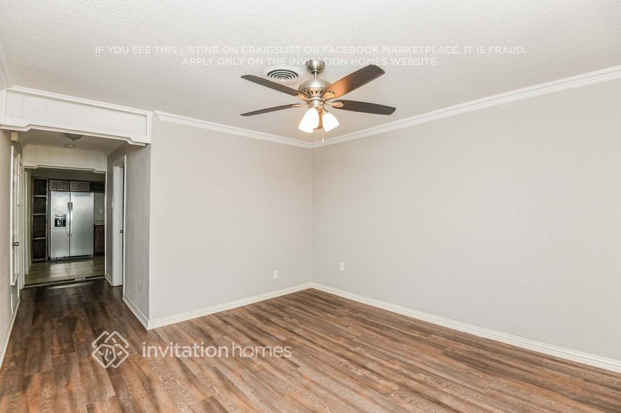 208 Ennis St - Photo 5 of 19