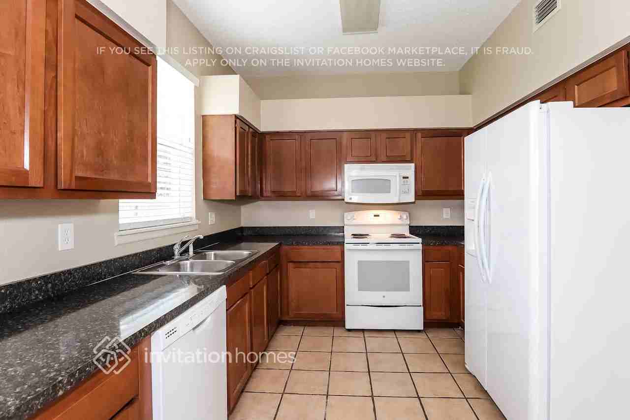 11109 Whittney Chase Dr - Photo 5 of 21