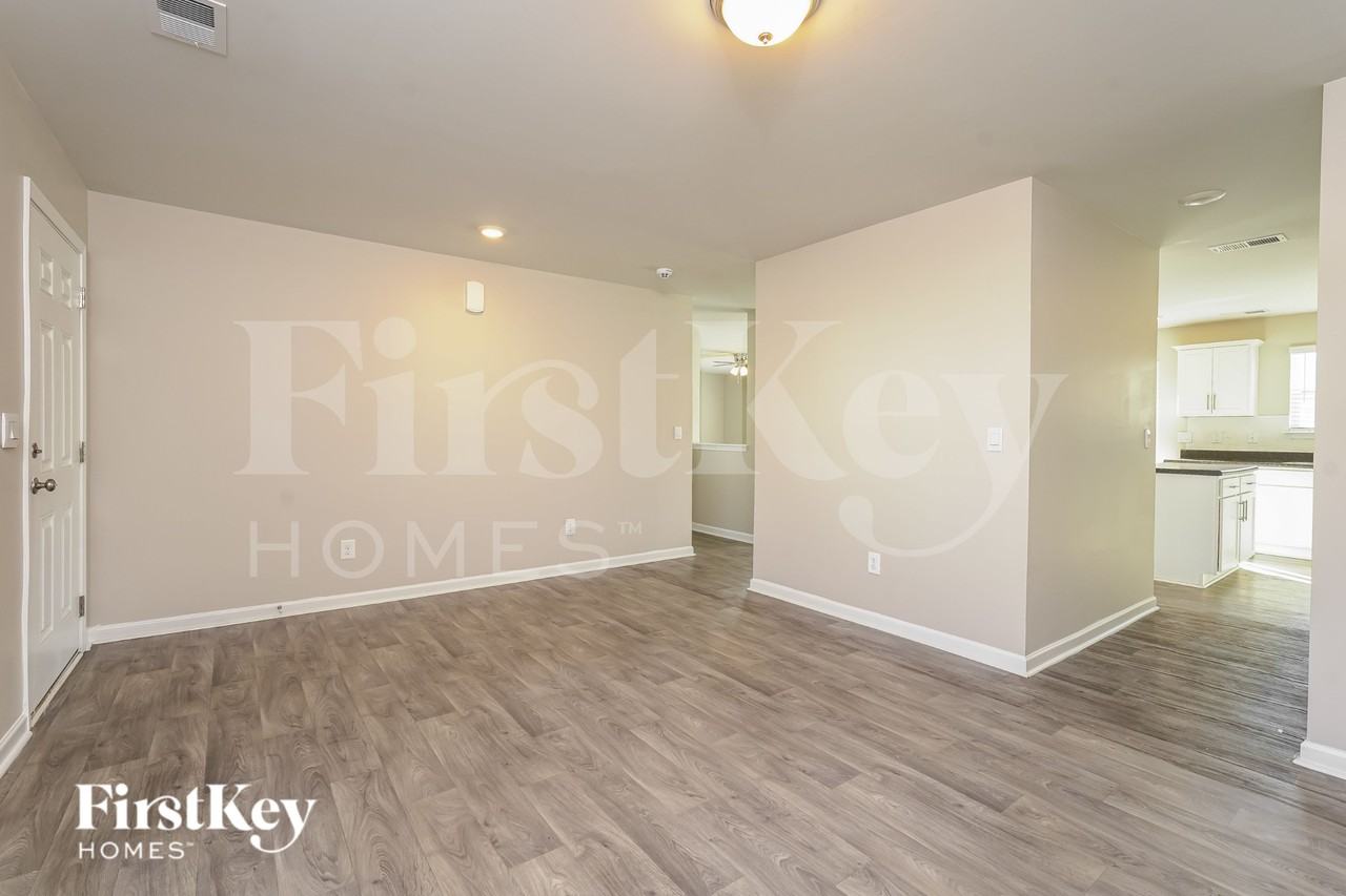 6850 Keeneland Dr - Photo 4 of 19