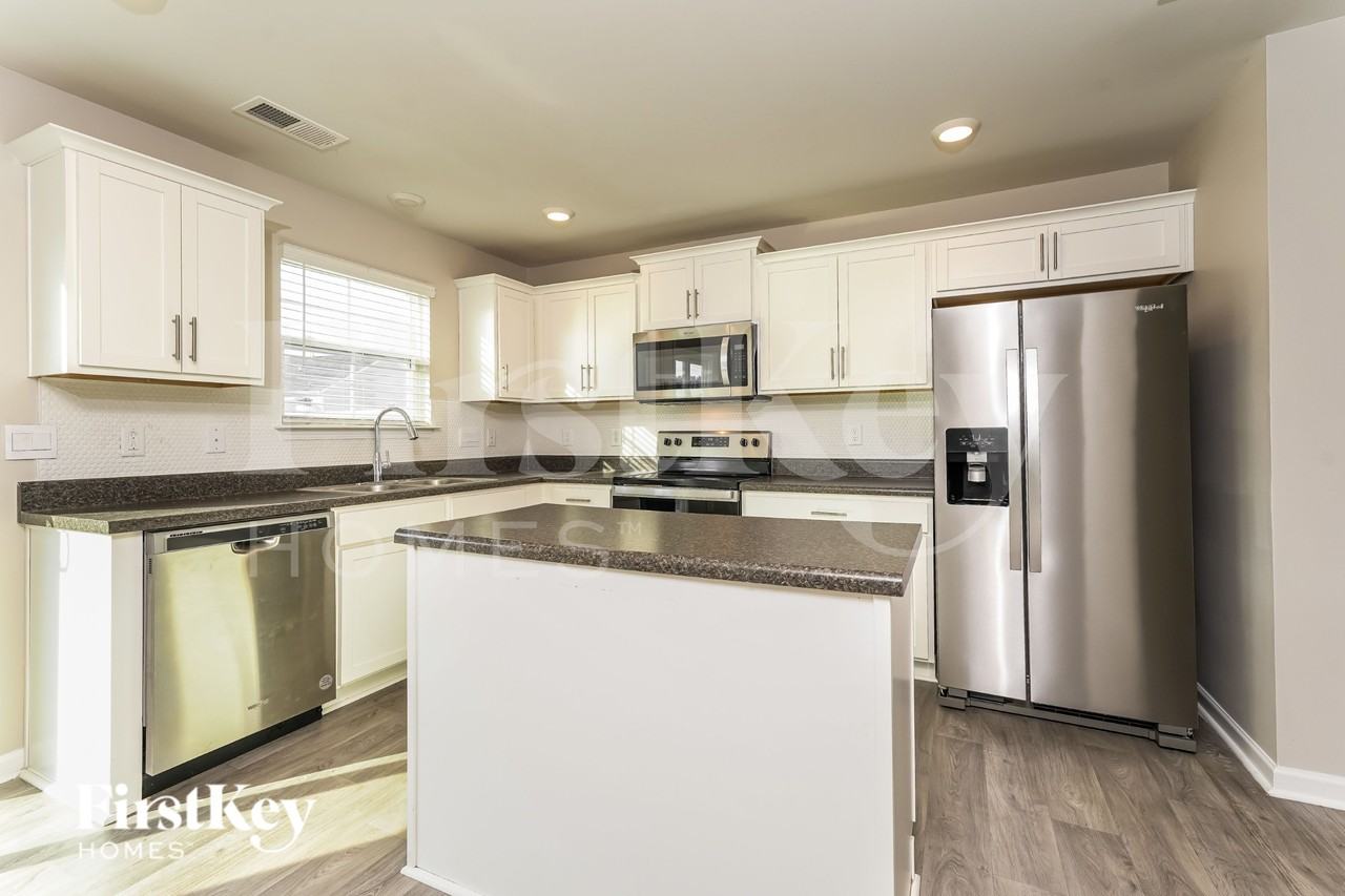 6850 Keeneland Dr - Photo 5 of 19