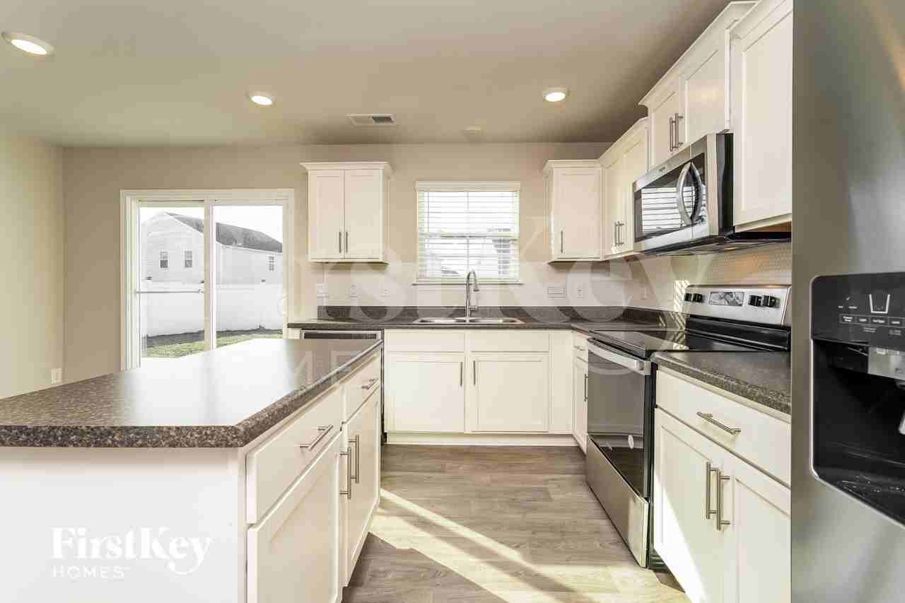 6850 Keeneland Dr - Photo 6 of 19