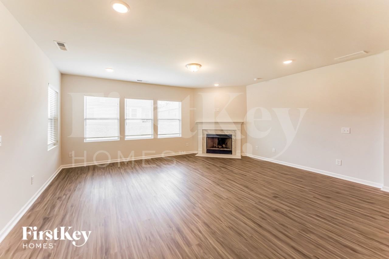 2905 Eckersley Dr - Photo 3 of 19