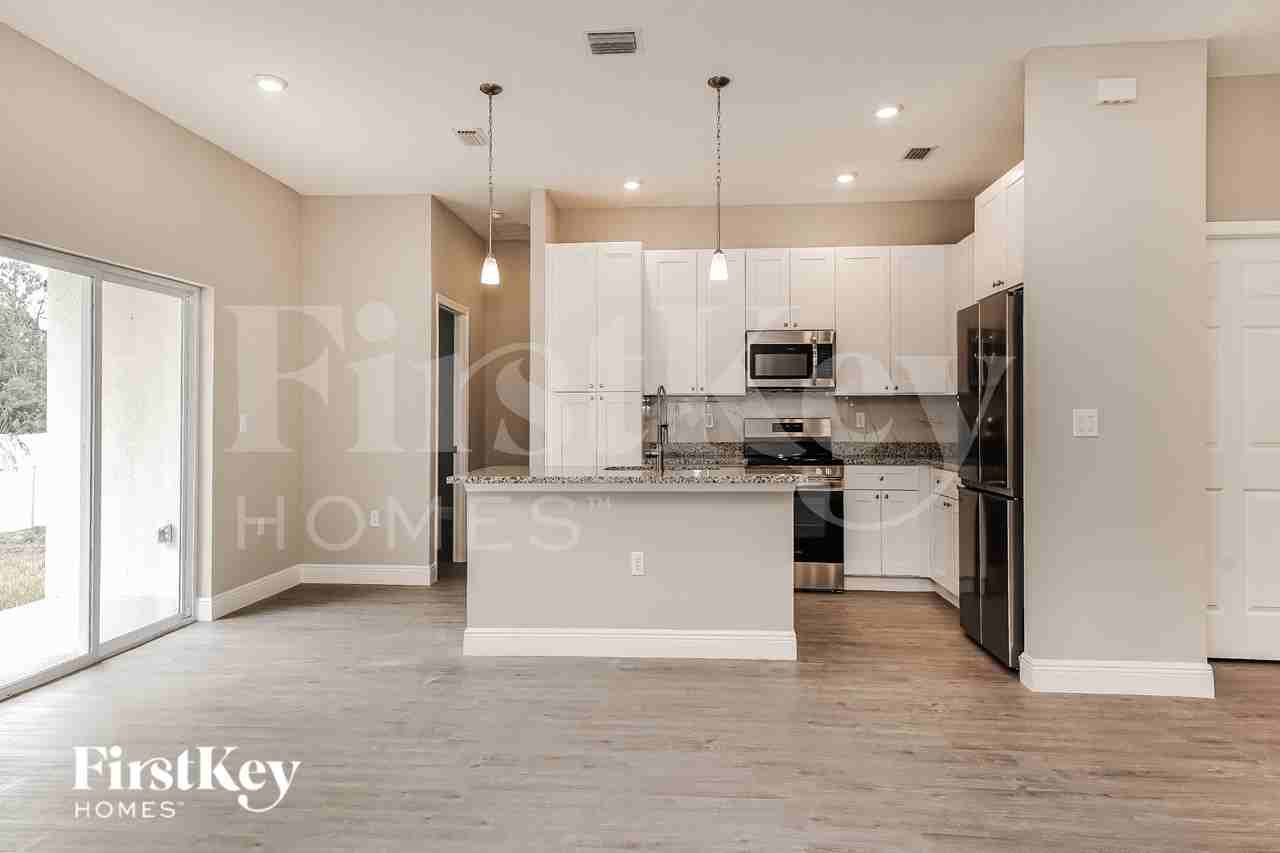 1282 Amelia Ave Sw - Photo 3 of 16