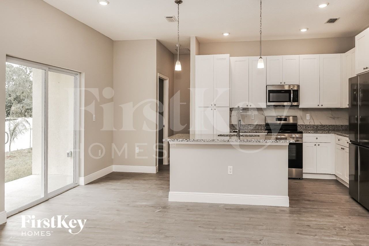 1282 Amelia Ave Sw - Photo 4 of 16