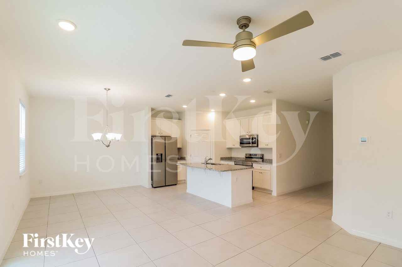 121 Windsor Reserve Dr - Photo 4 of 15