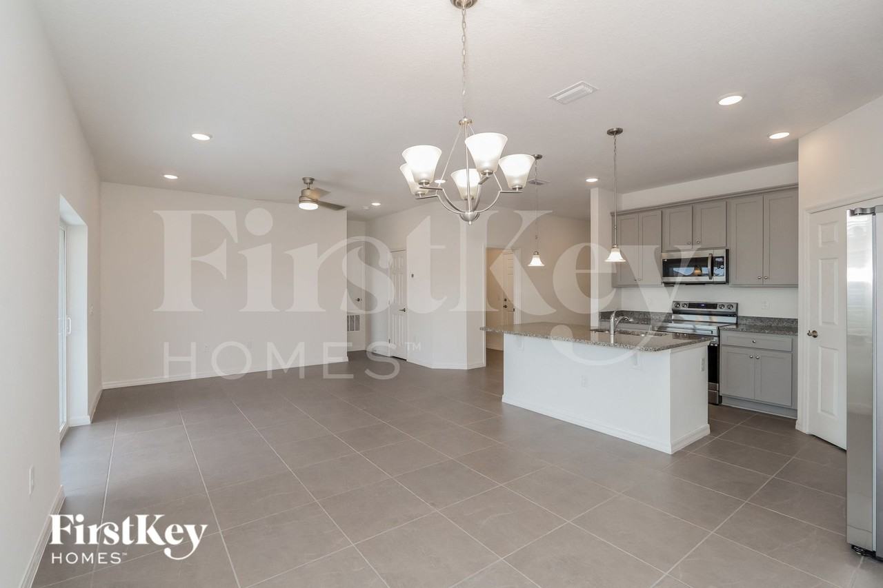 303 Corbel Ln - Photo 3 of 15