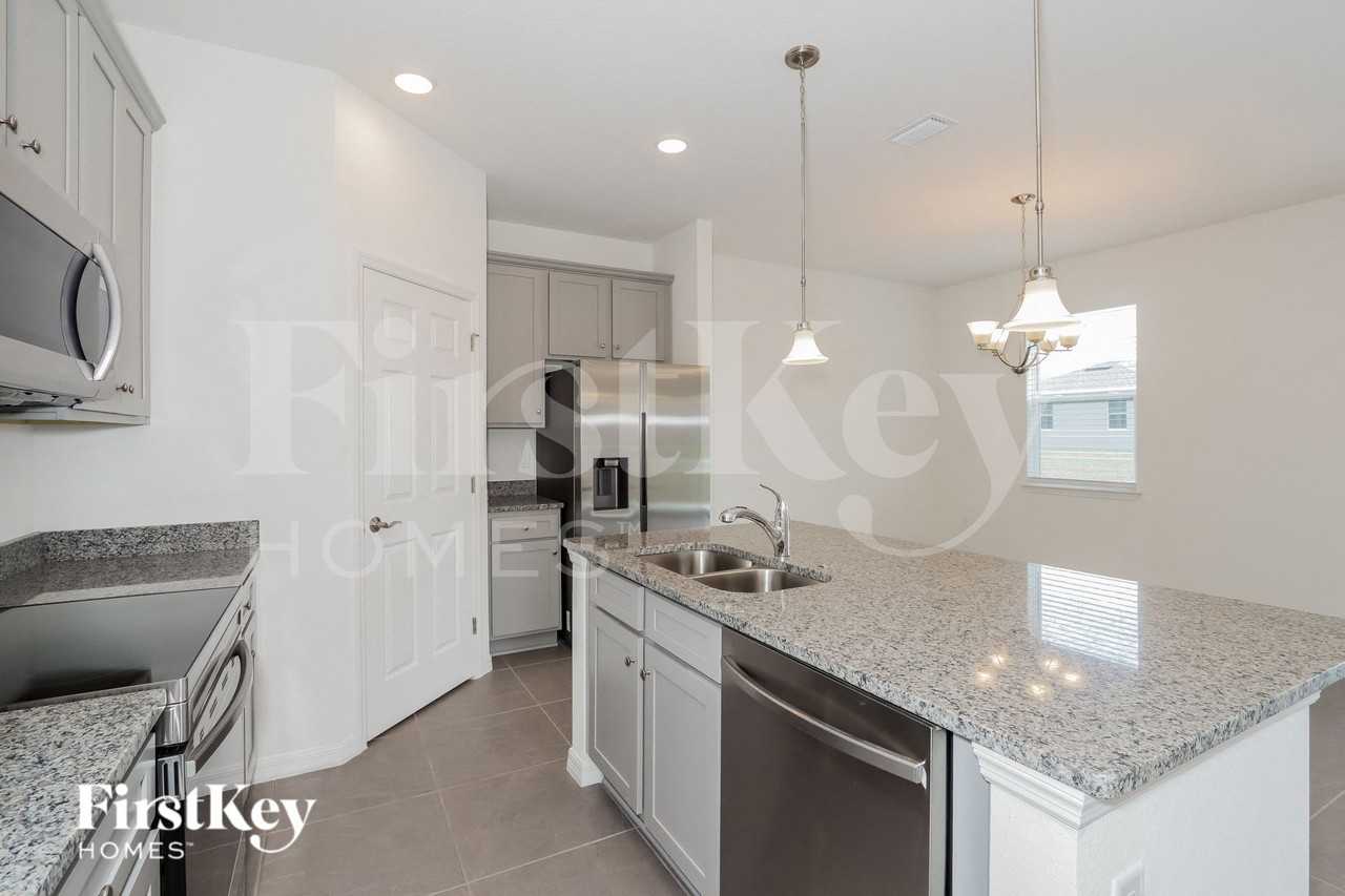 303 Corbel Ln - Photo 6 of 15