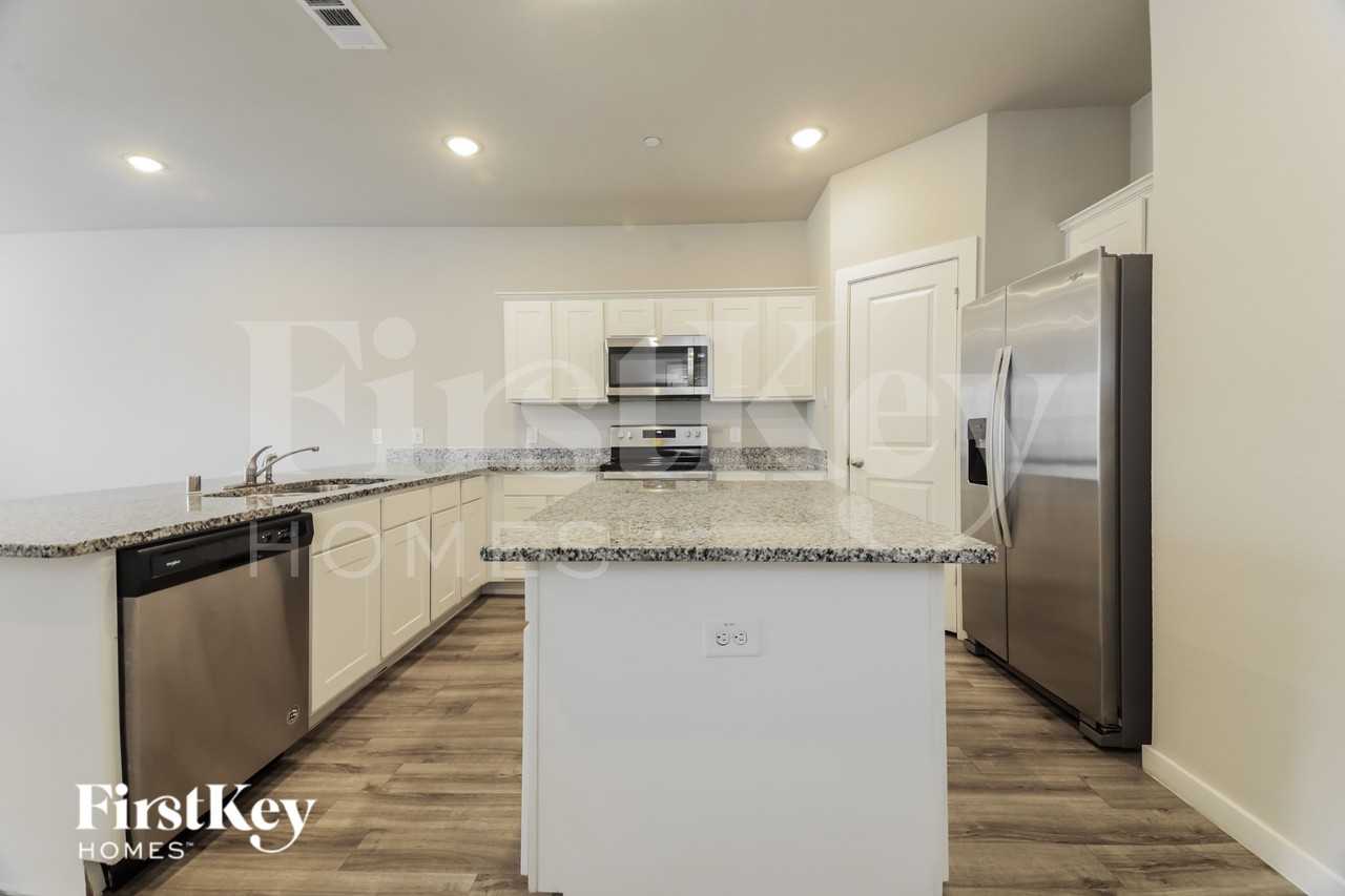 607 Ava Trl - Photo 7 of 20