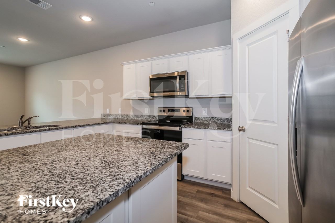 613 Ava Trl - Photo 5 of 19