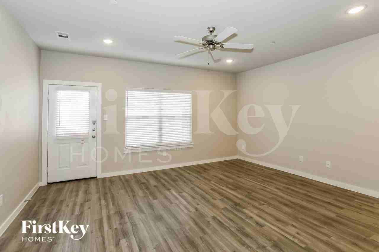 619 Ava Trl - Photo 4 of 19