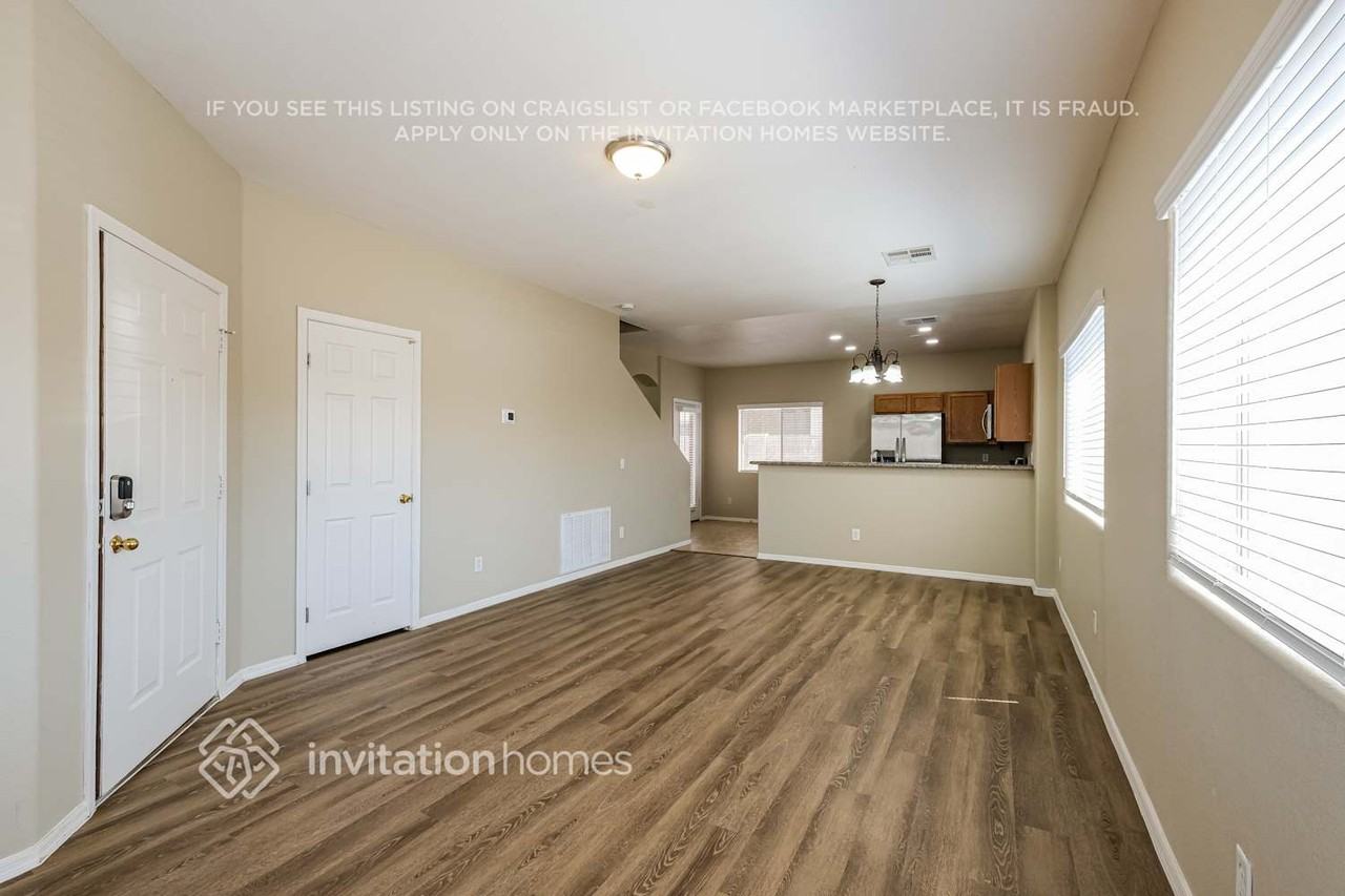 7213 S 8th St - Photo 5 of 18