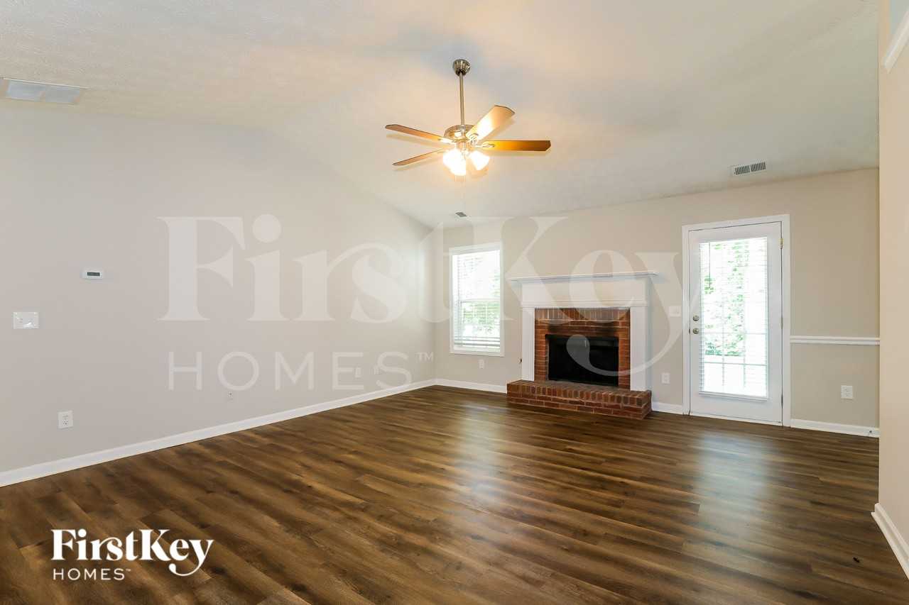 189 Waters Edge Dr - Photo 2 of 18