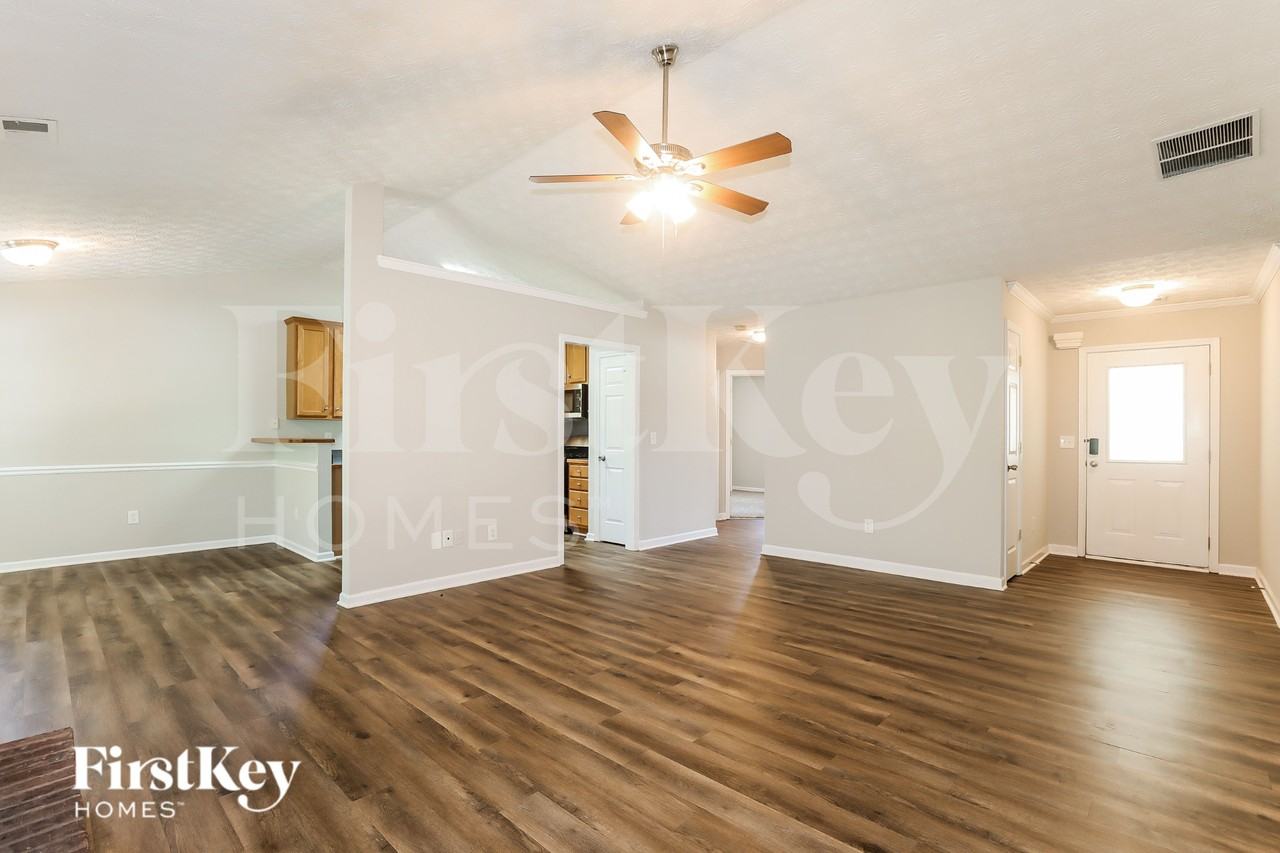 189 Waters Edge Dr - Photo 4 of 18