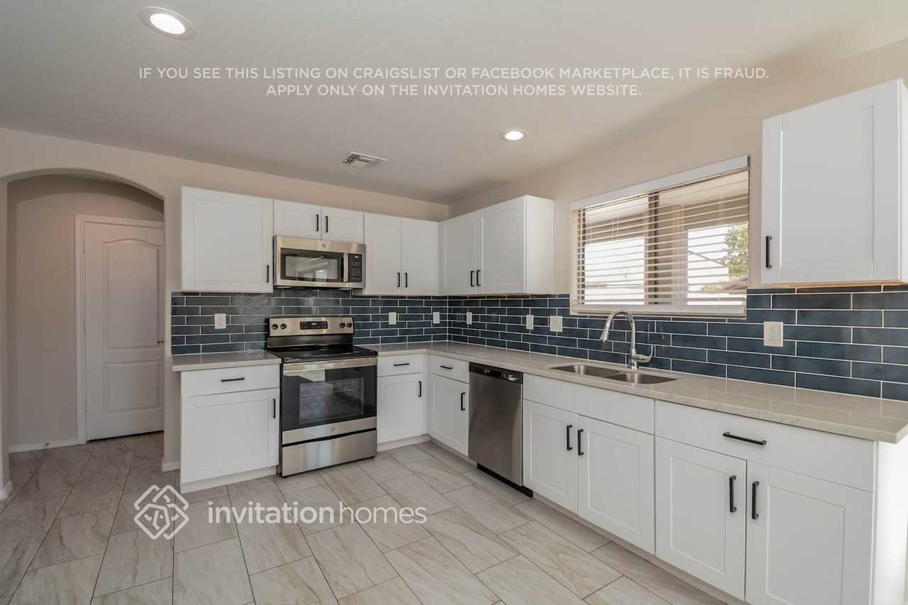 15378 W Shangri La Rd - Photo 4 of 16