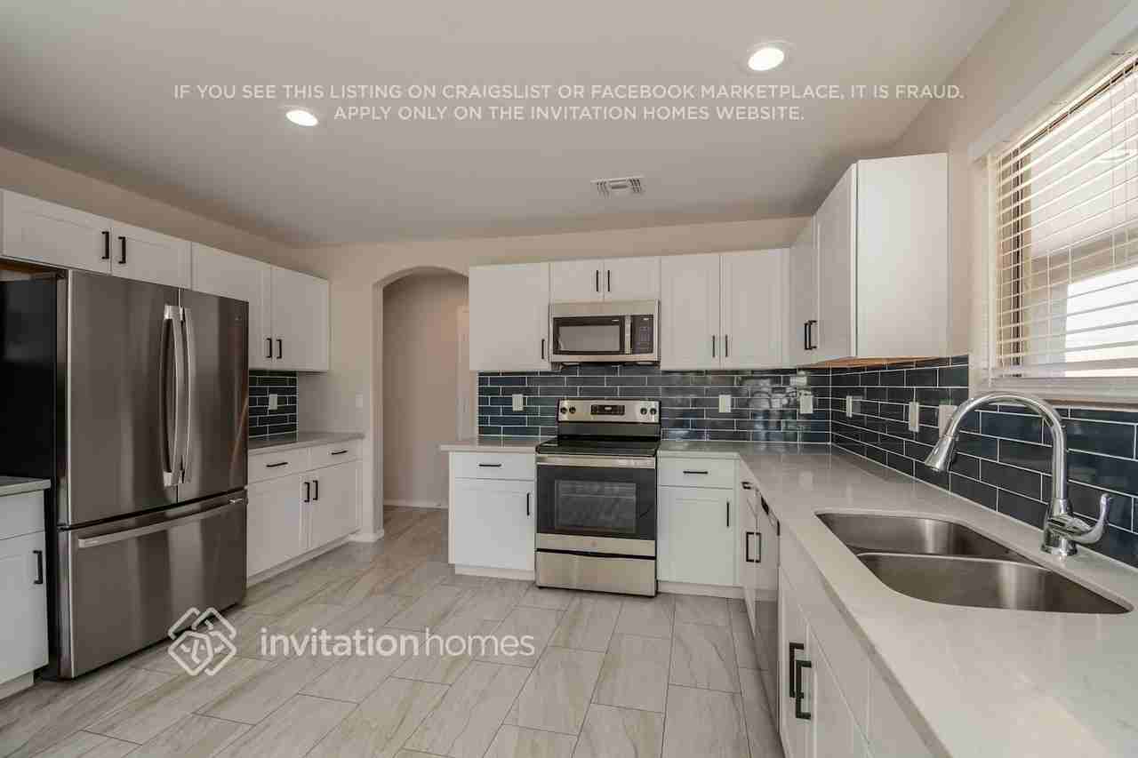 15378 W Shangri La Rd - Photo 5 of 16