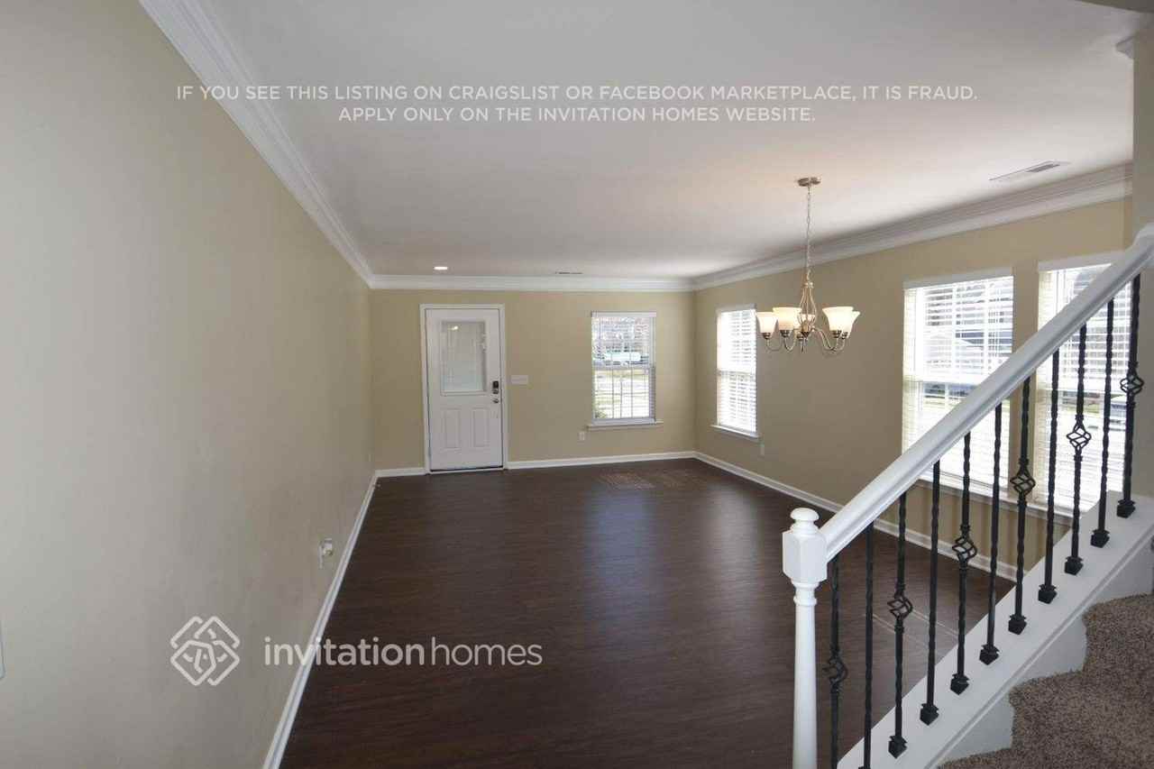 2936 Roundleaf Ct - Photo 2 of 16