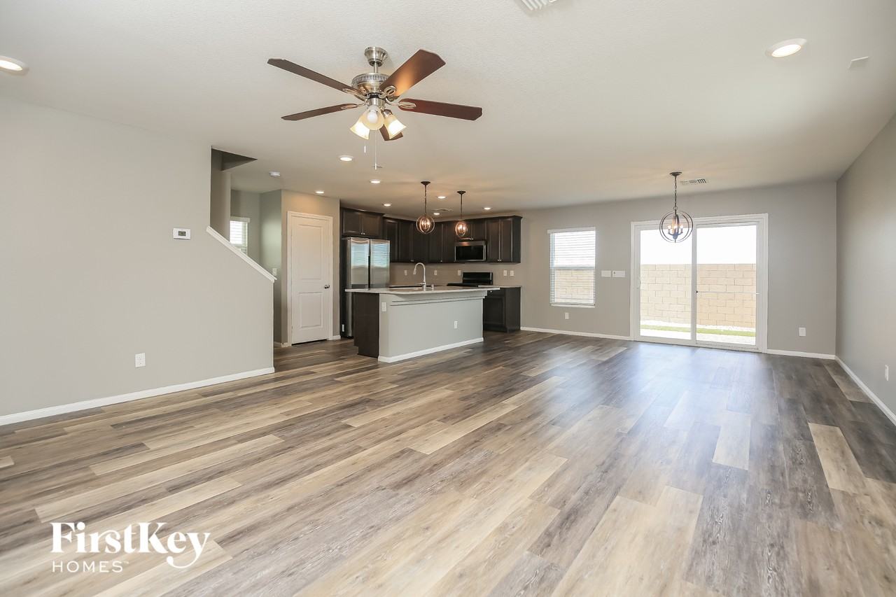 9450 Yorkshire Coast Ave - Photo 2 of 15