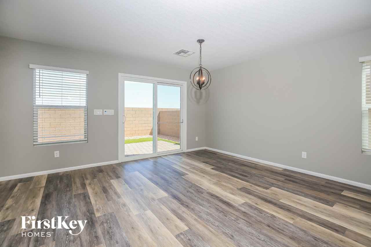 9450 Yorkshire Coast Ave - Photo 4 of 15