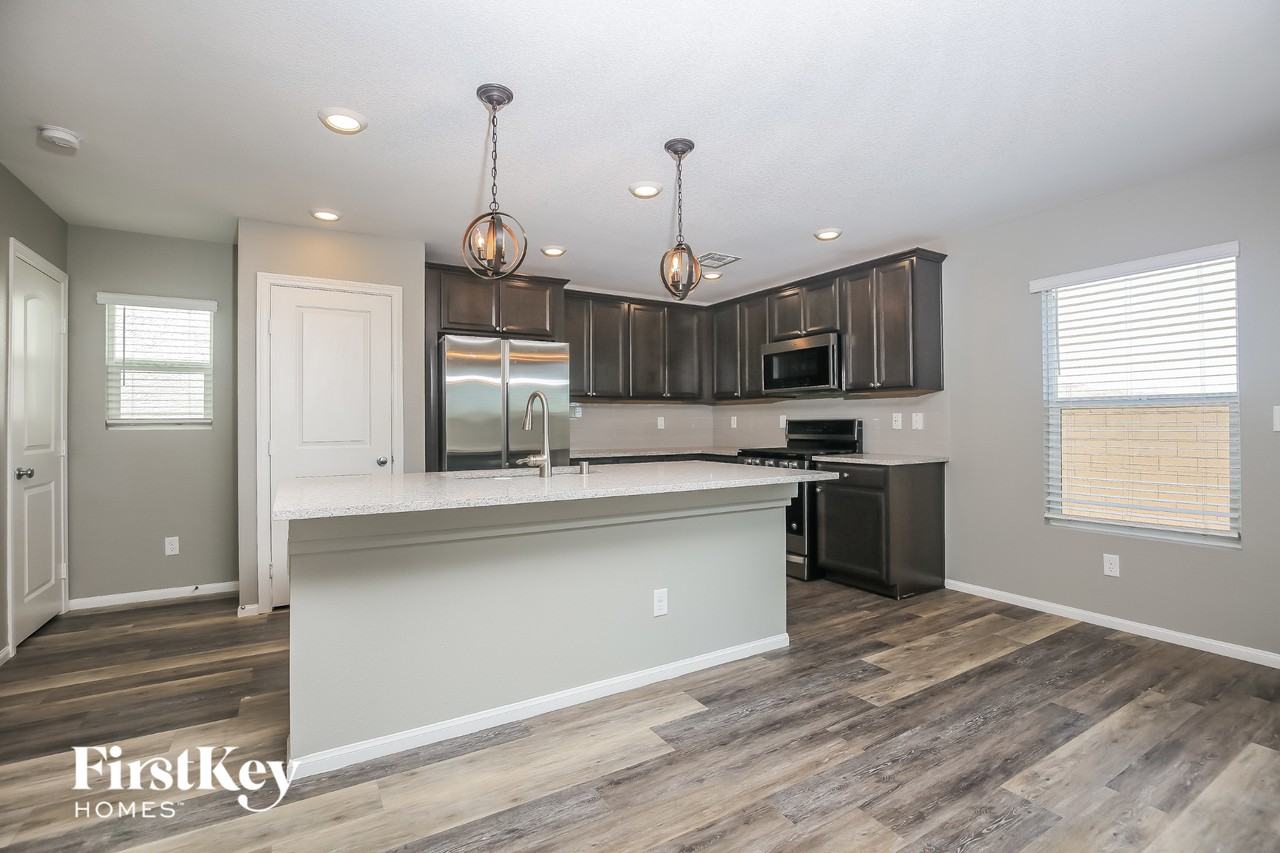 9450 Yorkshire Coast Ave - Photo 6 of 15